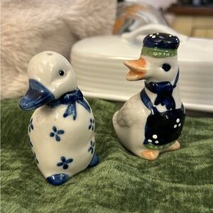 Vintage Geese salt & pepper shakers